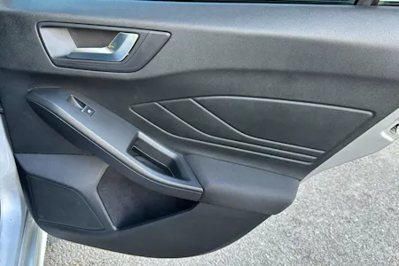 FORD FOCUS 1.0T ECOBOOST ST LINE HATCHBACK 5DR PETROL MANUAL S S 1.0 PETROL... image 32